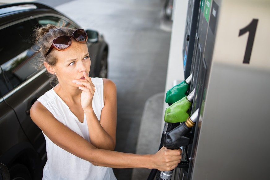 Essence, prix, femmes, station service