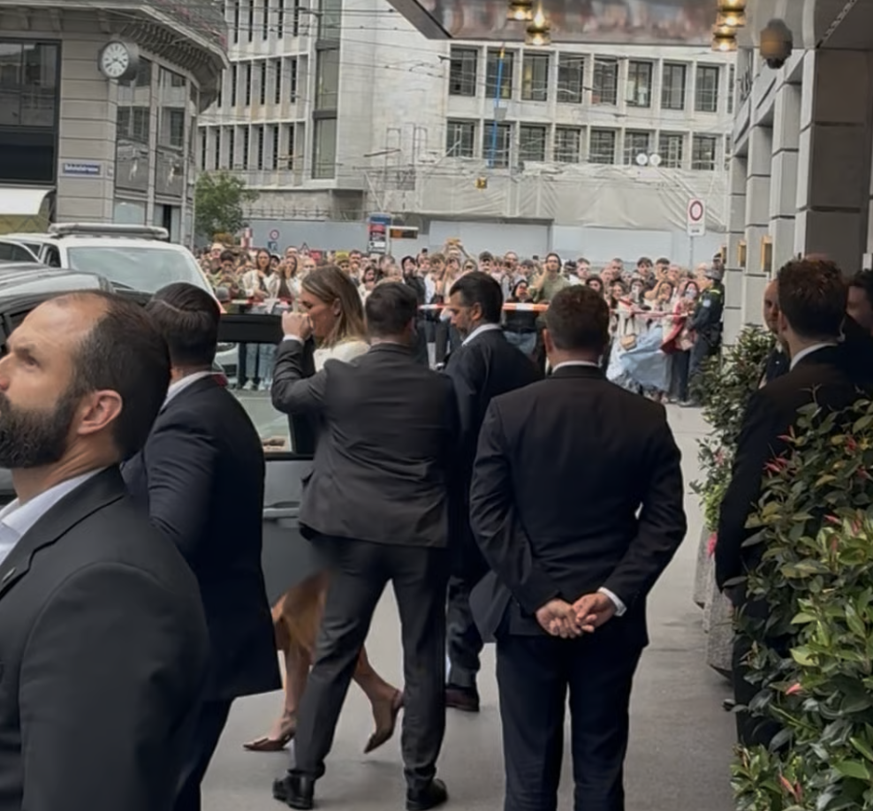 Zurich accueille Don Trump Jr., le fils de Trump, avec une curieuse insulte