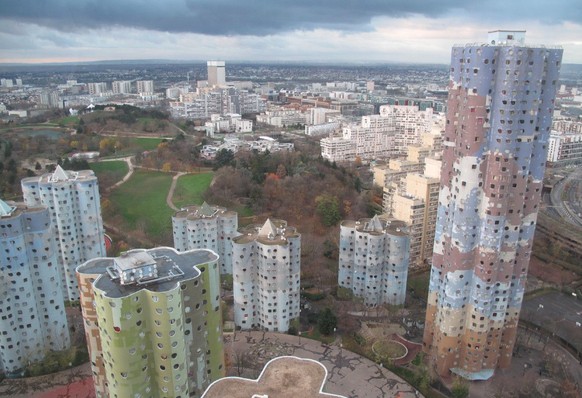 Les fameuses Tours Nuages du quartier Pablo-Picasso, à Nanterre, familières à Nahel.