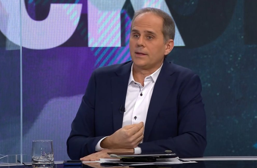 Stéphane Rochette, ancien arbitre, est l'un des consultants phares sur l'antenne romande de MySports.