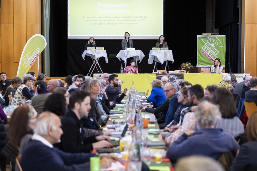 De gauche a droite, Florence Brenzikofer, conseillere nationale, Rahel Estermann, secretaire generale, Lisa Mazzone, presidente des Vert-e-s Suisse, Leonore Porchet, conseillere nationale, Christine A ...
