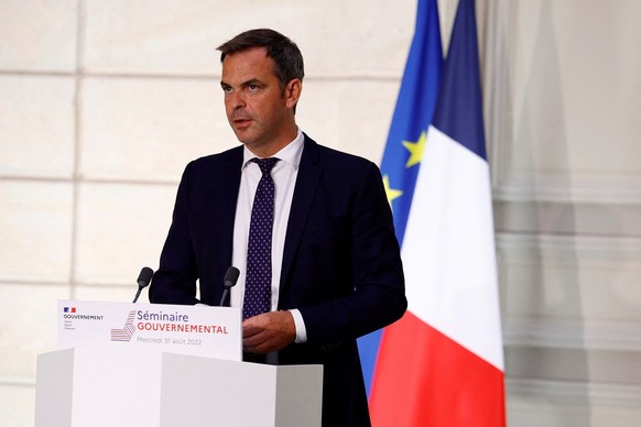 epa10150180 French Government spokesperson Olivier Veran speaks during a press briefing following the weekly cabinet meeting and a government seminar at the Elysee Palace in Paris, France, 31 August 2 ...