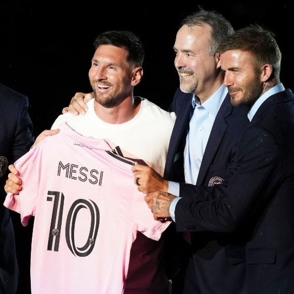 IMAGO / USA TODAY Network

MLS, Fussball Herren, USA The Unveil Jul 16, 2023; Ft. Lauderdale, FL, USA; Inter Miami CF forward Lionel Messi is introduced at The Unveil event and press conference, PK, P ...