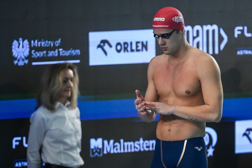 epa12570717 Noe Ponti of Switzerland prepares to compete in the Men&#039;s 100m Individual Medley Final during the European Short Course Swimming Championships at the Aqua Lublin, in Lublin, Poland, 0 ...