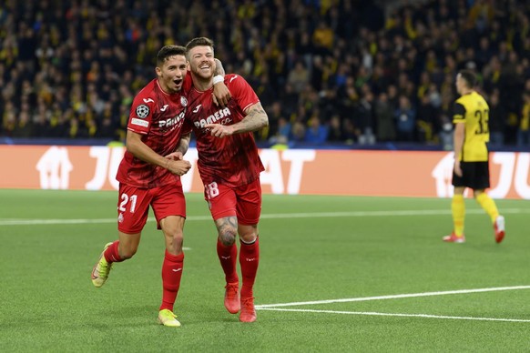 Alberto Moreno (à droite) et son coéquipier Yeremy Pino célèbrent le 3-1 de Villarreal au Wankdorf le 20 octobre dernier.