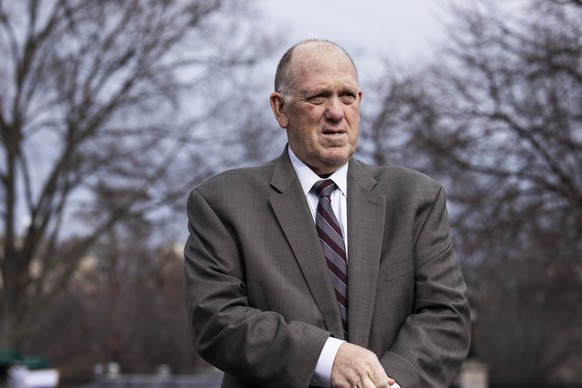 epa12649192 White House Border Czar Tom Homan prepares to speak to reporters at the White House in Washington, DC, USA, 14 January 2026. Homan spoke about Immigration Customs and Enforcement (ICE) ope ...