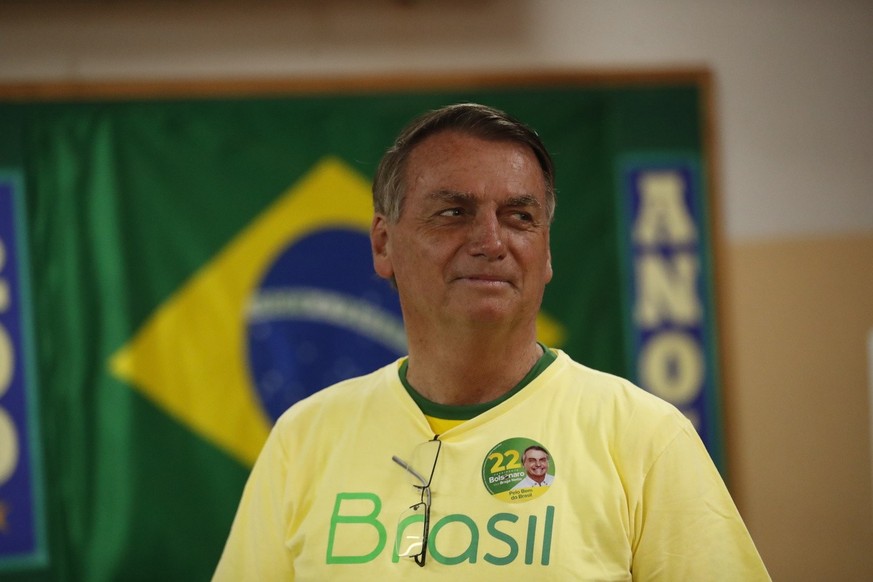 epa10275064 President of Brazil and candidate for re-election Jair Bolsonaro votes in the second round of the presidential elections in Rio de Janeiro, Brazil, 30 October 2022. EPA/BRUNA PRADO / POOL