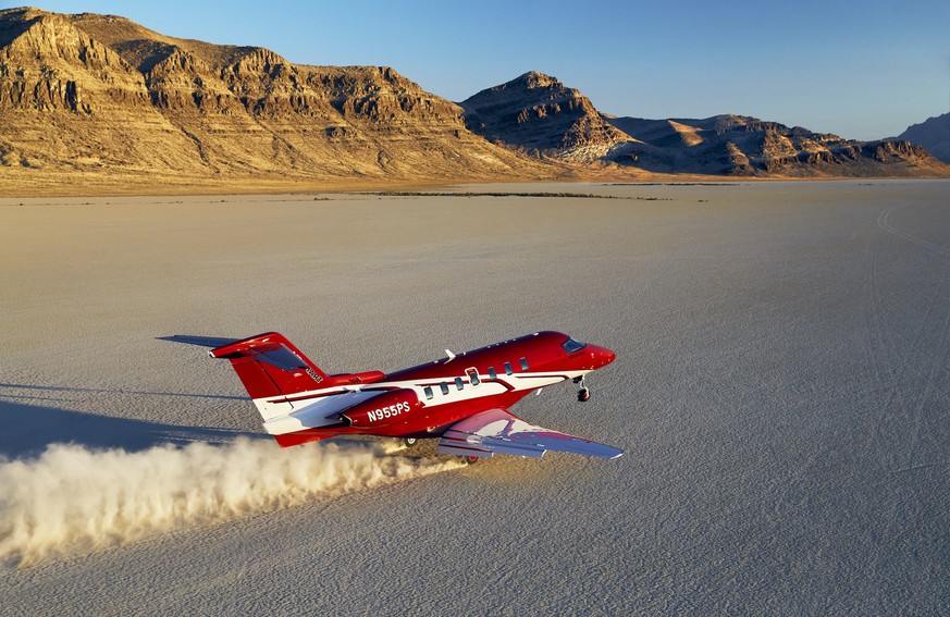Pilatus PC-24 Super Versatile Jet business jet privatjet schweiz jeff bezos https://www.pilatus-aircraft.com/