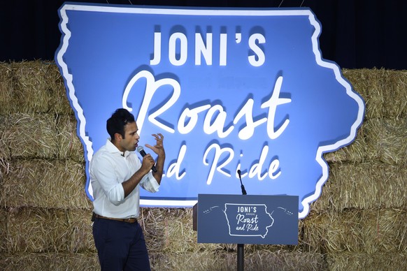 DES MOINES, IOWA - JUNE 03: Republican presidential candidate businessman Vivek Ramaswamy speaks to guests during the Joni Ernst&#039;s Roast and Ride event on June 03, 2023 in Des Moines, Iowa. The a ...