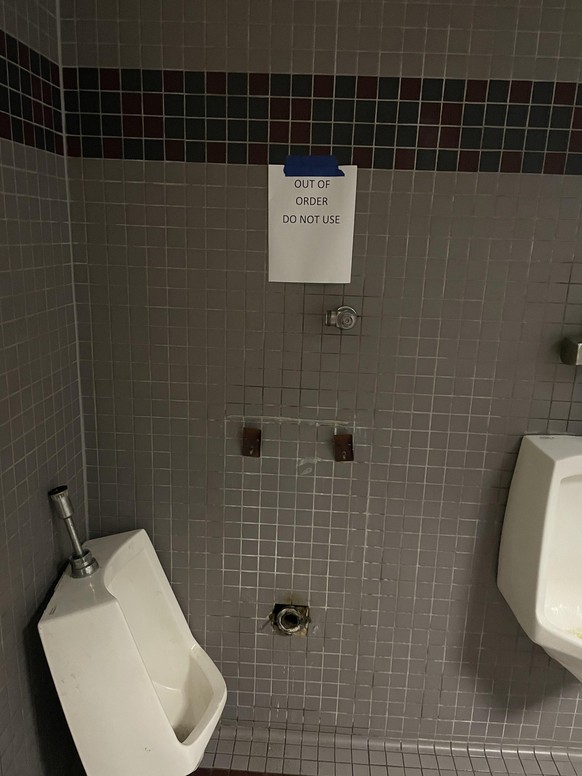faildienstag schild in toilette

https://www.reddit.com/r/funny/comments/15fx6jo/is_the_sign_really_needed/