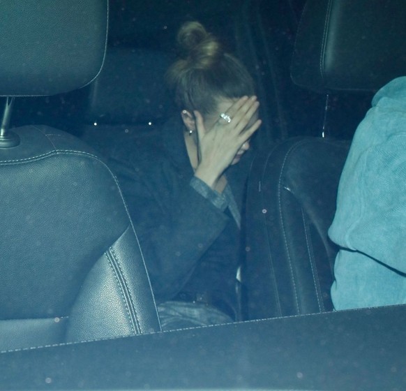 Même si vous regardez très bien, vous ne pourrez pas reconnaitre Cara Delevingne. Mais c'est bien elle.