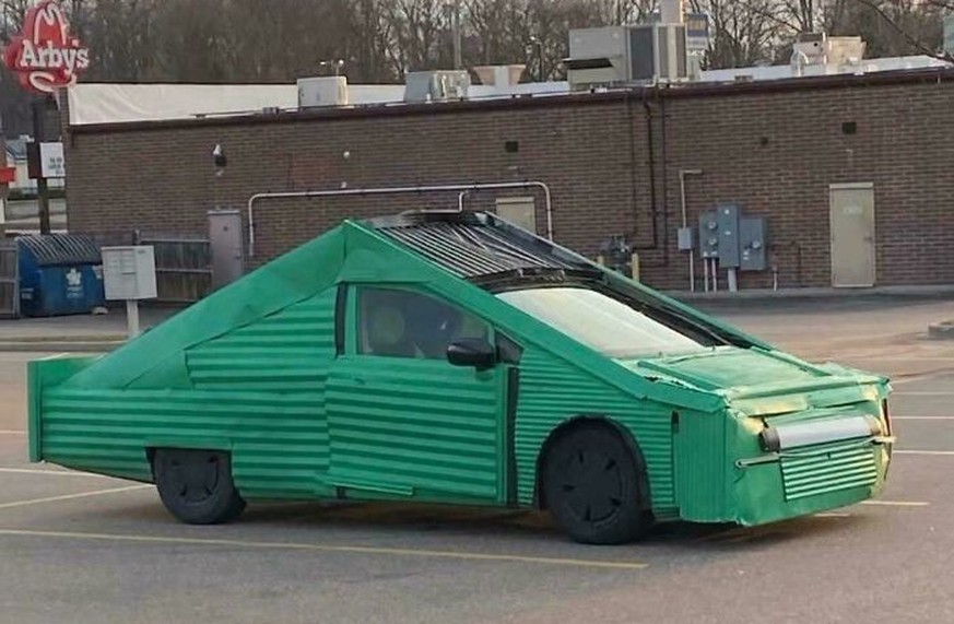Ah! Ein Cybertruck 
https://www.reddit.com/r/mildlyinteresting/comments/1jf38na/suv_covered_in_dolls/