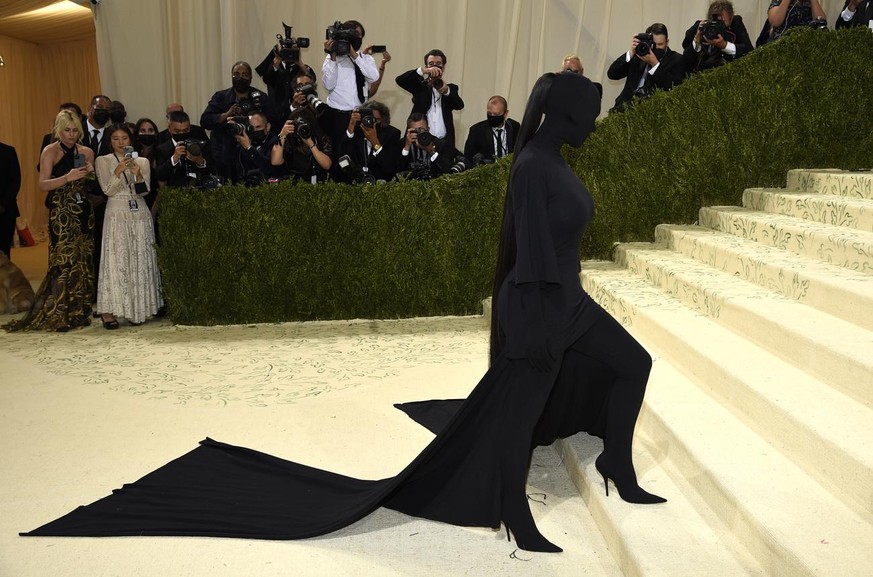 Kim Kardashian Met Gala tapis rouge mode design New York Vogue