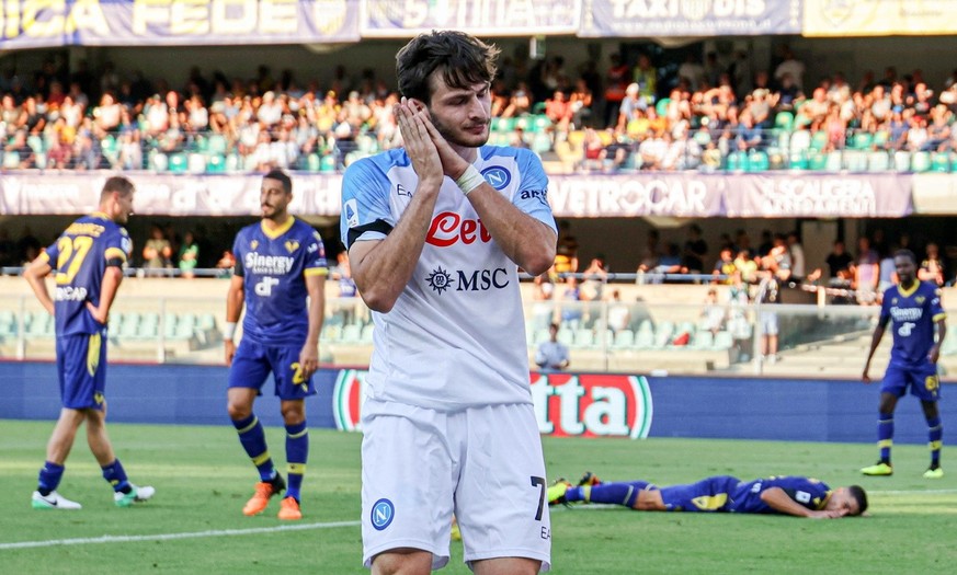 epa10122750 Napoli&#039;s Khvicha Kvaratskhelia celebrates scoring the 1-1 equalizer goal during the Italian Serie A soccer match Hellas Verona vs SSC Napoli in Verona, Italy, 15 August 2022. EPA/FILI ...