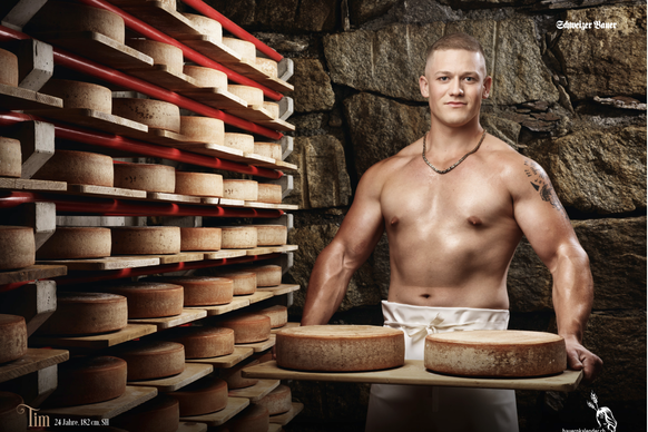 Tim est agriculteur et il pose pour le calendrier sexy des agriculteurs 2024