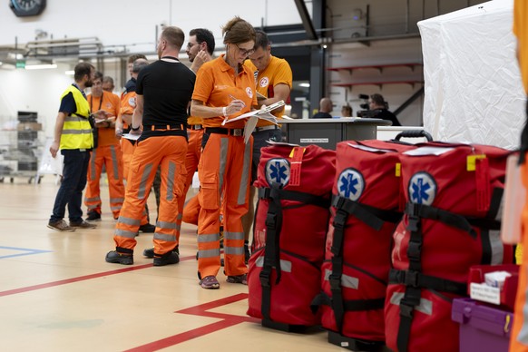 Members of the Swiss Rescue squad prapare prior the departure in the Zurich Airport in Kloten, Switzerland on Thursday, 25. June 2026. Following the two devastating earthquakes in Venezuela, delegates ...