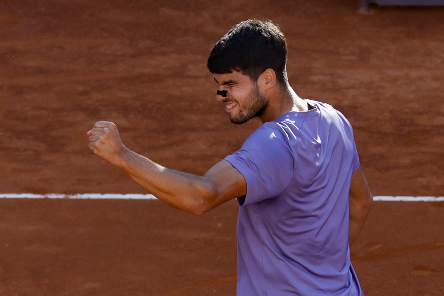 epa12106628 Carlos Alcaraz of Spain celebrates after winning his men