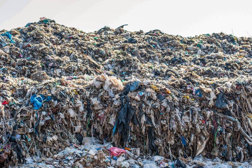 Ce désert est une immense poubelle à vêtements non-portés