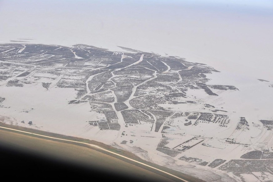 Le littoral atlantique inondé entre La Rochelle et L'Aiguillon-sur-Mer, le 1er mars 2010, après que la tempête Xynthia a frappé la côte.