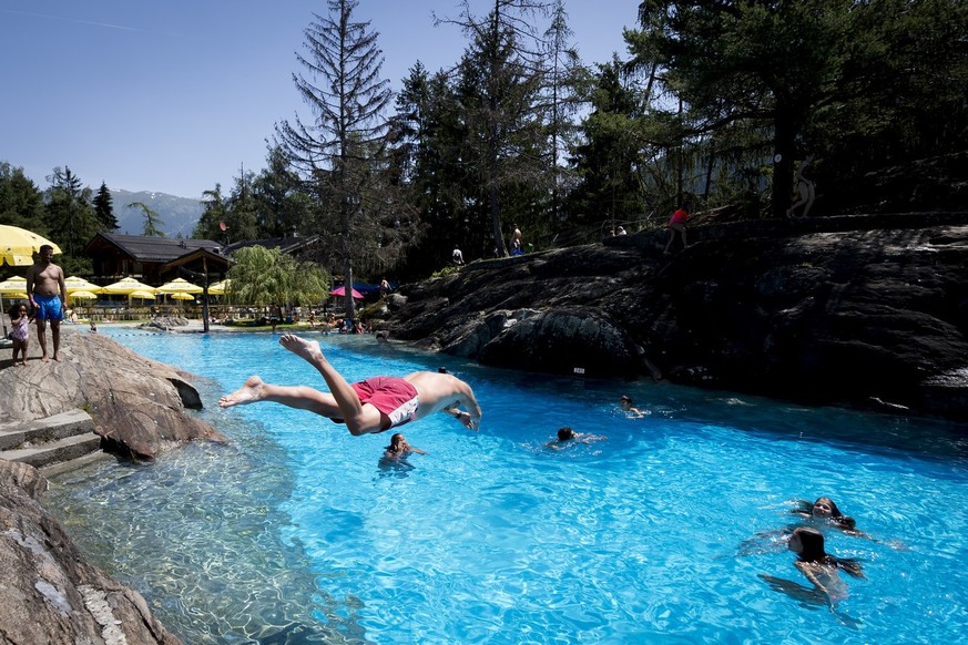 La piscine des Marécottes et son cadre idyllique.