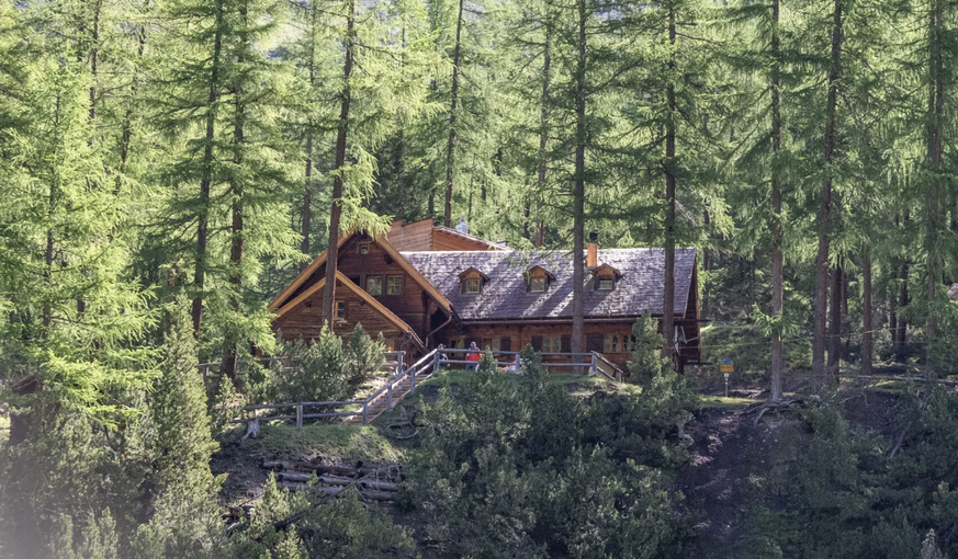 Chamanna Cluozza Nationalpark Rauszeit Schlafen mit Tieren Hirsche