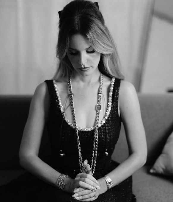 Lana Del Rey est accusée d&#039;être une &quot;Industry Plant&quot;.