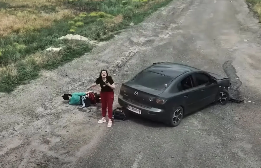 Valeria et Andrii (à terre) sous le feu des Russes.