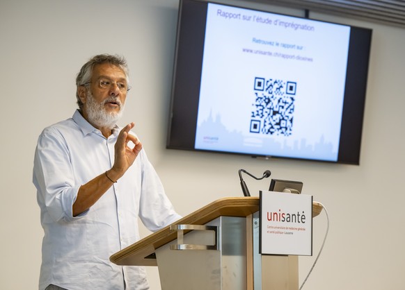 Dr Karim Boubaker, Medecin cantonal vaudois, parle lors d&#039;une conference de presse sur les resultats de l&#039;etude d&#039;impregnation de la population lausannoise apres la pollution aux dioxin ...