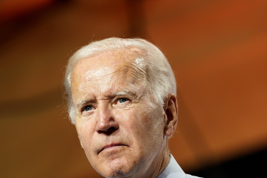 epa10139132 US President Joe Biden participates in a rally for the Democratic National Committee at Richard Montgomery High School, in Rockville, Maryland, USA, 25 August 2022. EPA/Yuri Gripas / POOL