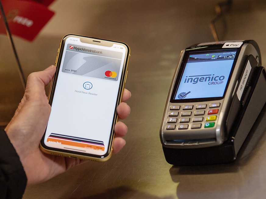 Apple et cinq autres géants du numérique - Alphabet, Amazon, Meta, Microsoft et ByteDance - seront soumis à partir de mars au nouveau règlement sur les marchés numériques (DMA) qui introduit des règle ...