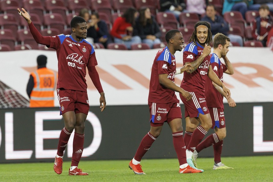 Servette&#039;s forward Chris Bedia, left, celebrates his goal next to his teammates Servette&#039;s midfielder Dereck Kutesa, 2dn left, Servette&#039;s defender Kevin Mbabu, 2nd right, and Servette&# ...