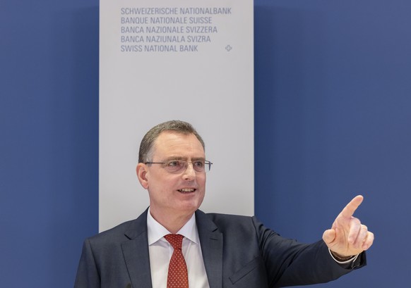 epa10198659 Swiss National Bank&#039;s (SNB) Chairman of the Governing Board Thomas Jordan gestures during a media briefing at the Swiss National Bank in Zurich, Switzerland, 22 September 2022. EPA/MI ...