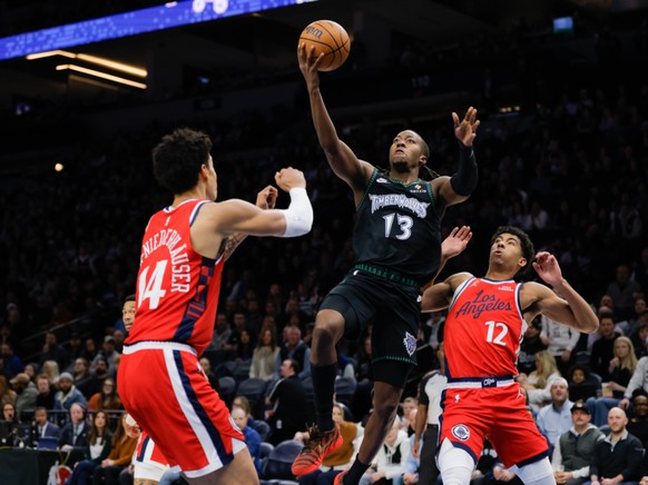 Niederhäuser (14/de dos) et les Clippers se sont imposés sur le parquet de Minnesota dimanche