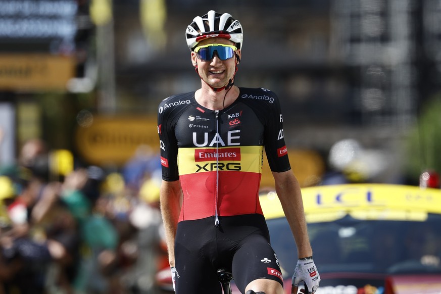 epa12249700 Belgian rider Tim Wellens of UAE Team Emirates celebrates his victory during the 15th stage of the Tour de France cycling race over 169.3km from Muret to Carcassonne, France, 20 July 2025. ...