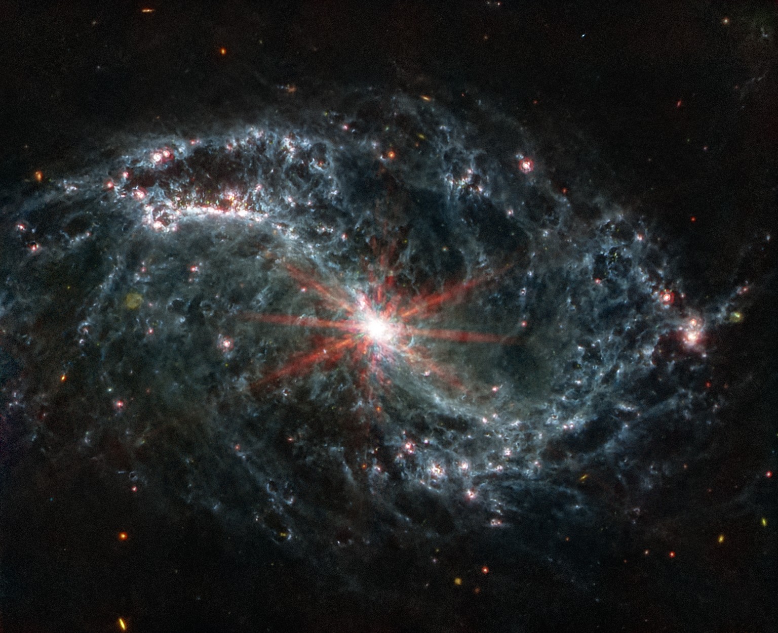La galaxie NGC 7496 prise en photo par James Webb.