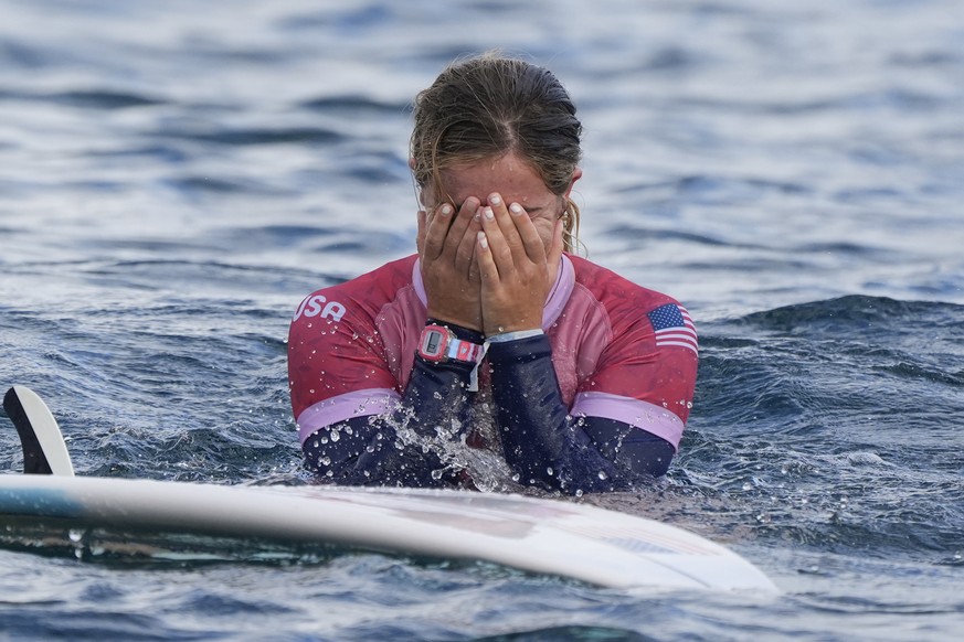 Caroline Marks, of the United States, reacts after winning the gold medal match of the surfing competition at the 2024 Summer Olympics, Monday, Aug. 5, 2024, in Teahupo&#039;o, Tahiti. (AP Photo/Grego ...