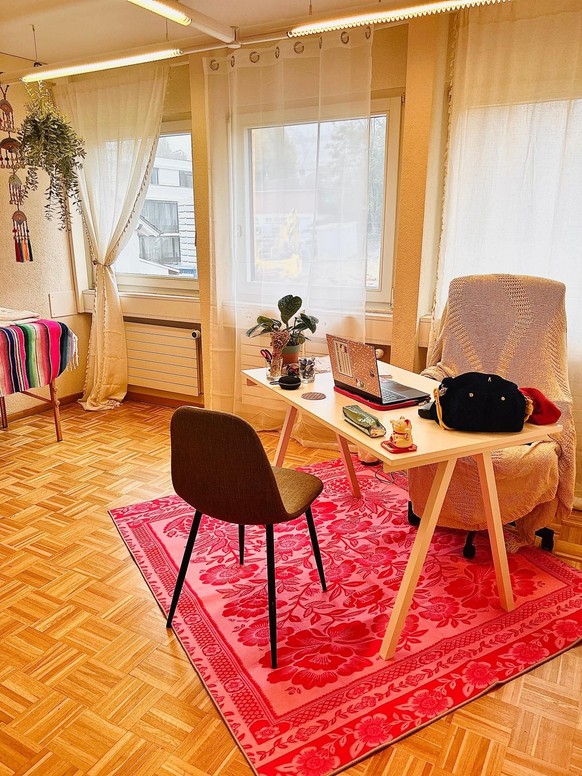 Julie Hugo s'est reconvertie dans les soins énergétiques. C'est dans ce cabinet qu'elle exerce désormais.