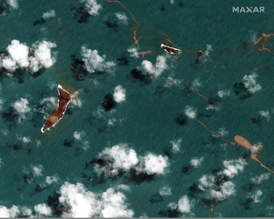 epa09692898 A handout satellite image made available by Maxar Technologies shows overview of Hunga Tonga volcano after main eruption, Tonga, 18 January 2022. The Hunga Tonga-Hunga Ha&#039;apai underwa ...