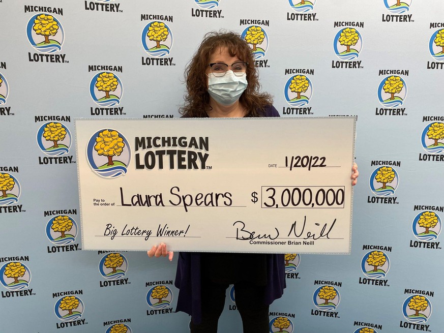 Laura Spears, 55 ans, a appris un peu par hasard, en vérifiant ses courriers indésirables qu'elle avait gagné le jackpot.