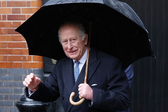 LONDON, ENGLAND - DECEMBER 18: King Charles III departs Old Brewer's Yard after his visit to Guinness Open Gate Brewery London on December 18, 2025 in London, England. T (Photo by Neil Mockford/G ...