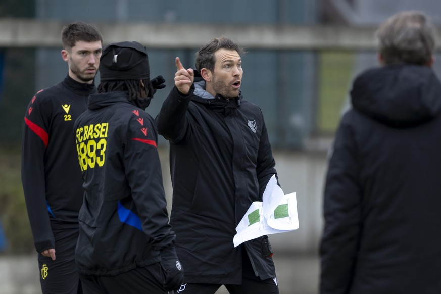 Der neue Cheftrainer Stephan Lichtsteiner bei seinem ersten Training mit der ersten Mannschaft des FC Basel 1893 in Basel, am Dienstag, 27. Januar 2026. Der FC Basel 1893 hat sich von Ludovic Magnin g ...