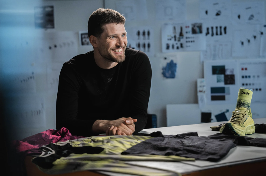 Gregor Kobel dans les bureaux de X-Bionic, une marque de vêtements de sport dans laquelle il a investi.
