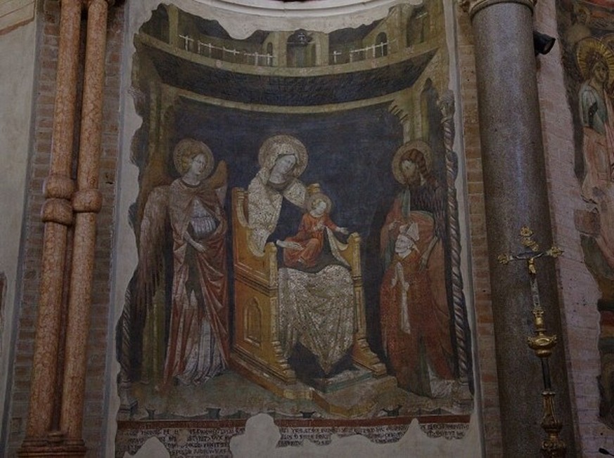 La « Vierge à l'Enfant trônant entre un ange et le baptistère », œuvre du Maître de 1302 conservée au baptistère de Parme : il ne s'agit pas de l'œuvre au cœur de la controverse, mais e ...