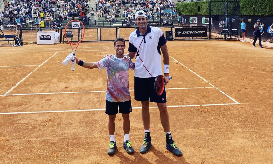 Diego Schwartzman (à gauche) et John Isner.