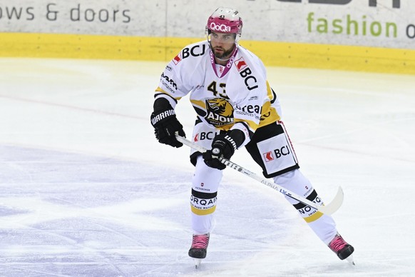 Ajoies T.J. Brennan, waehrend dem Qualifikations-Spiel der National League, zwischen den SCL Tigers und dem HC Ajoie, am Dienstag 20. September 2022, im Ilfisstadion in Langnau. (KEYSTONE/Marcel Bieri ...