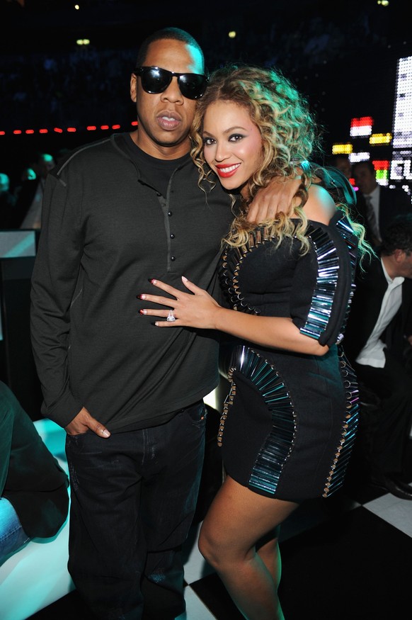 BERLIN - NOVEMBER 05: Jay-Z and Beyonce poses backstage during the 2009 MTV Europe Music Awards held at the O2 Arena on November 5, 2009 in Berlin, Germany. (Photo by Kevin Mazur/WireImage)