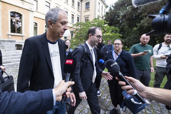 L&#039;encaveur Cedric Flaction, gauche, sort du Tribunal cantonal du Valais avec ses defenseurs, l&#039;avocat Julien Ribordy, droite, lors du verdict de son proces en appel ce mardi, 16 septembre 20 ...