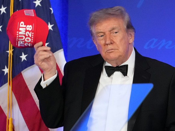 Donald Trump a multiplié les attaques frontales vendredi soir pour son retour au grand gala de la presse de Washington.