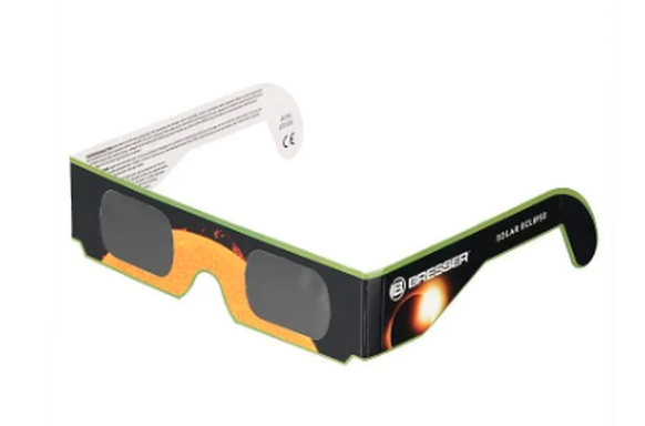 Des lunettes pour éclipse solaire de la marque Bresser.