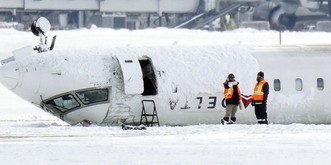 On en sait plus sur l'impressionnant crash d'avion à Toronto